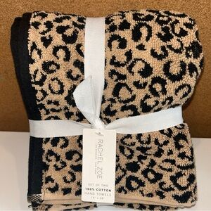 Rachel Zoe 2 Pc Set Leopard Cheetah Animal Print 18” x 28”  Hand Towels 2  NWT